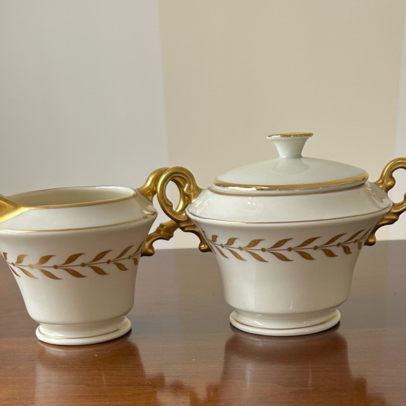 Jefferson by Old Ivory Syracuse China Gold Laurel Footed Creamer and Sugar Bowl - Picture 7 of 12